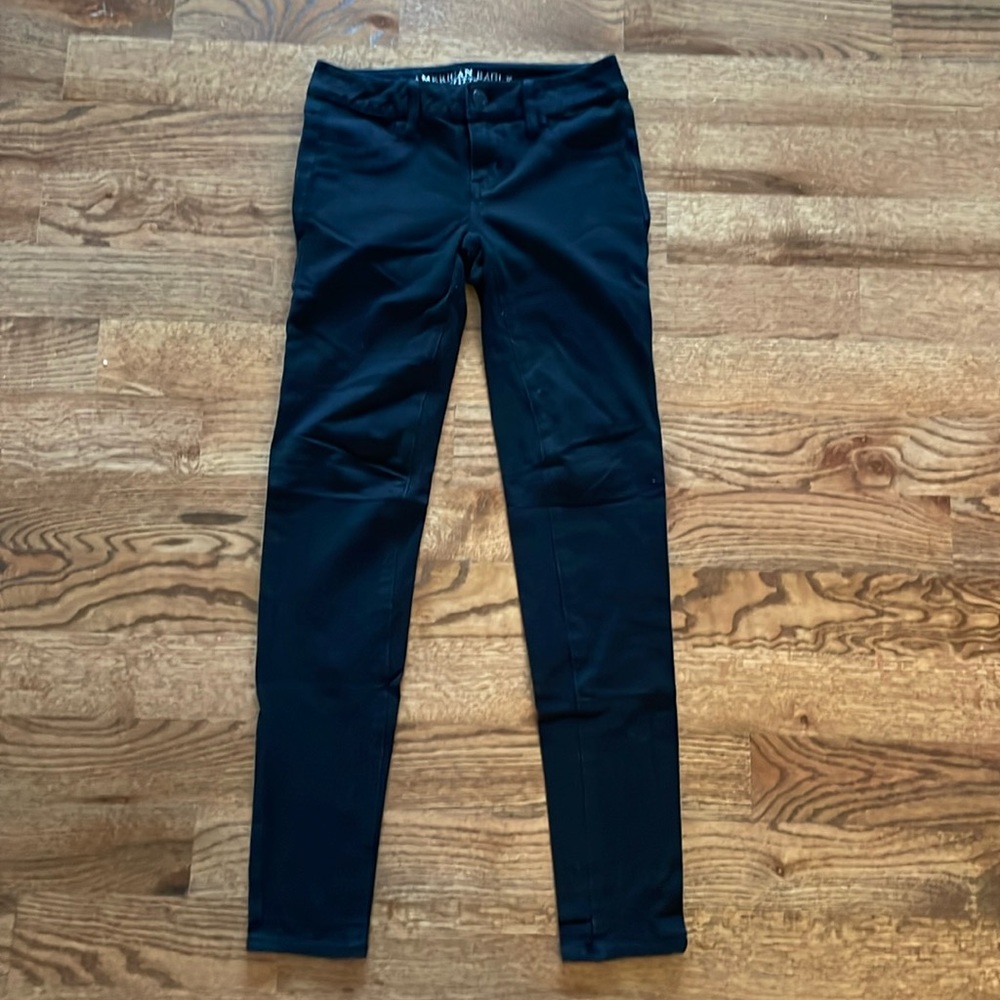 Women’s American Eagle Super Stretch Jeggings— Black. Size 2 Regular